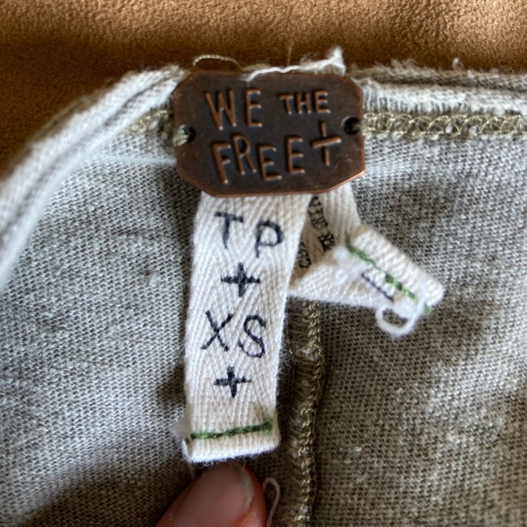 FREE PEOPLE side slit t shirt - Picture 4 of 4